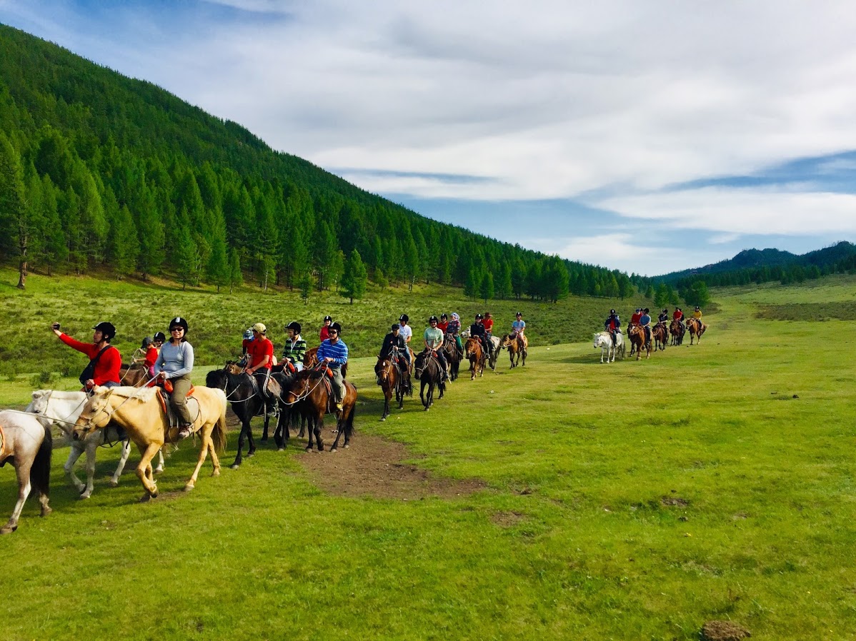 horse tour mongolia